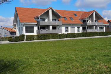 Seedorf - Mehrfamilienhaus mit Einstellhalle